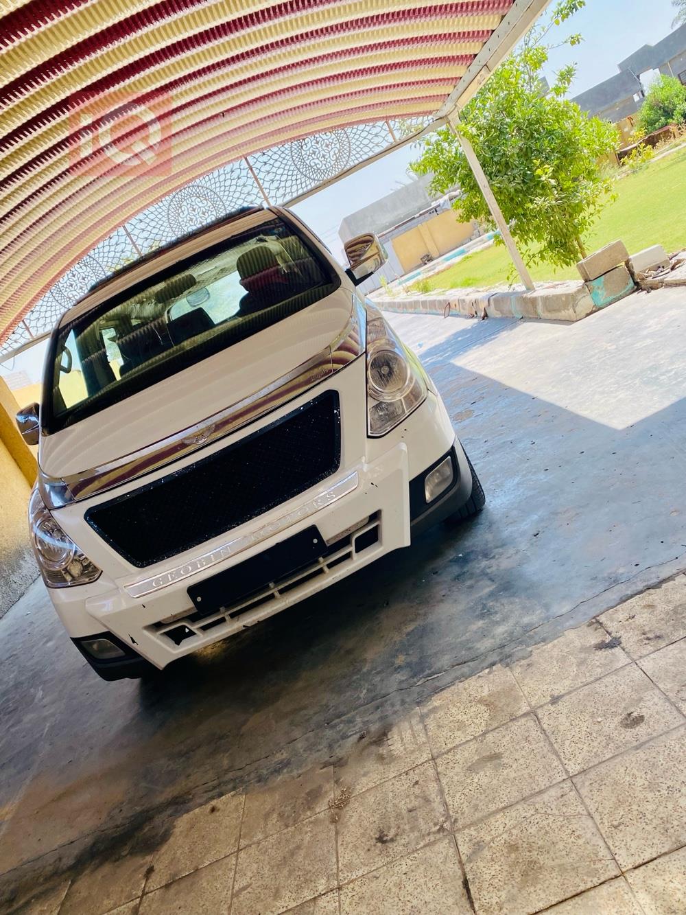 Hyundai Starex